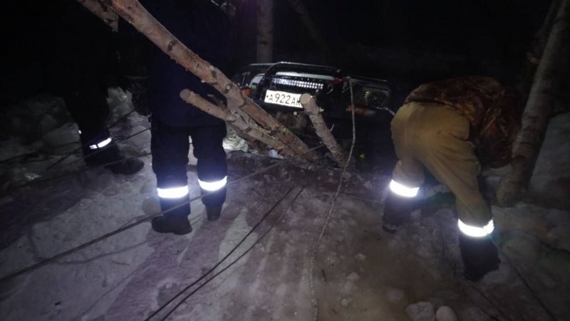 Под Усинском из реки Печоры достали затонувший Toyota Land Cruiser 200 $200, land cruiser, toyota, авто, лед, река, спасатели, спасение
