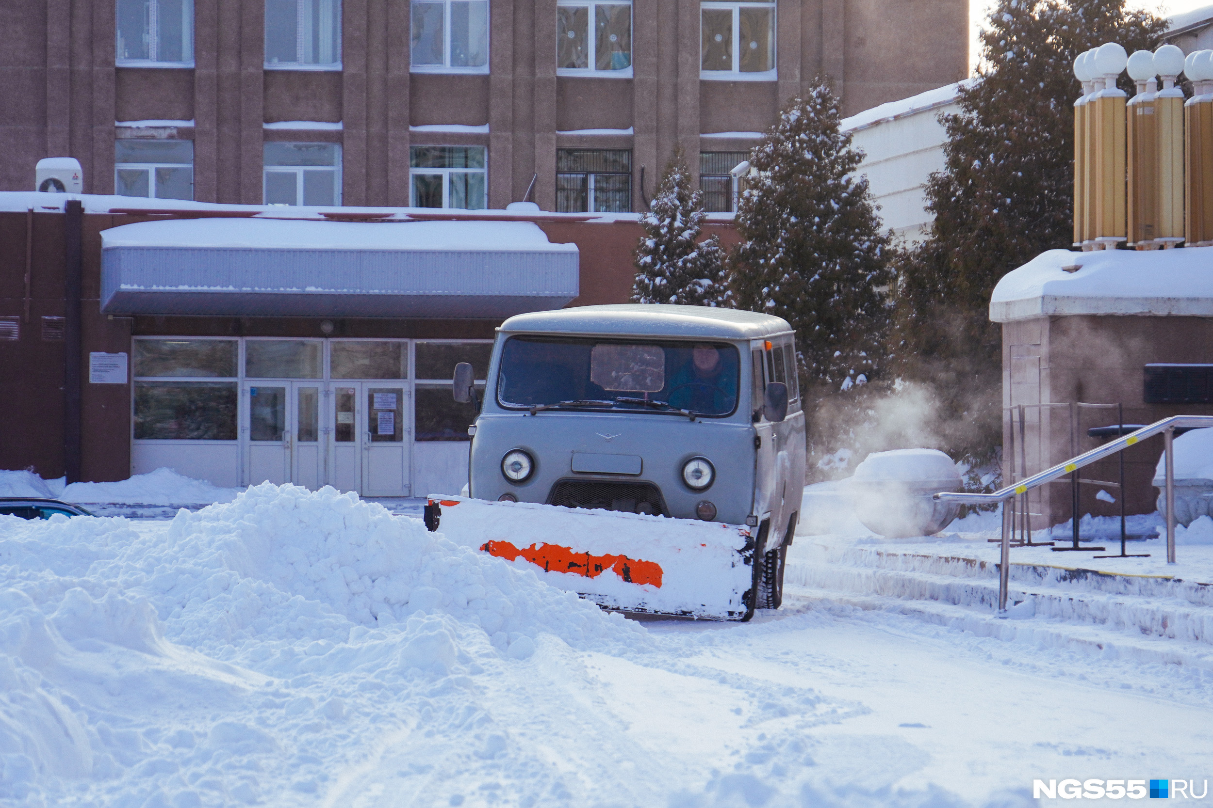 Снег в омске