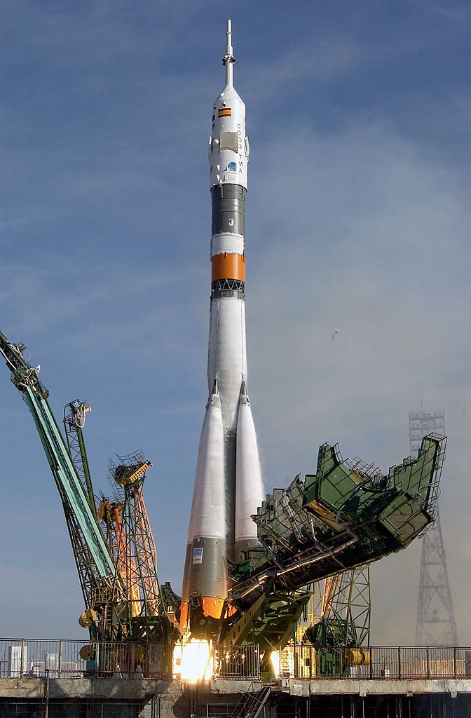 672px-Soyuz_TMA-3_launch