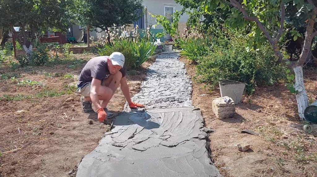 Как сделать декоративную садовую дорожку из бетона без опалубки
