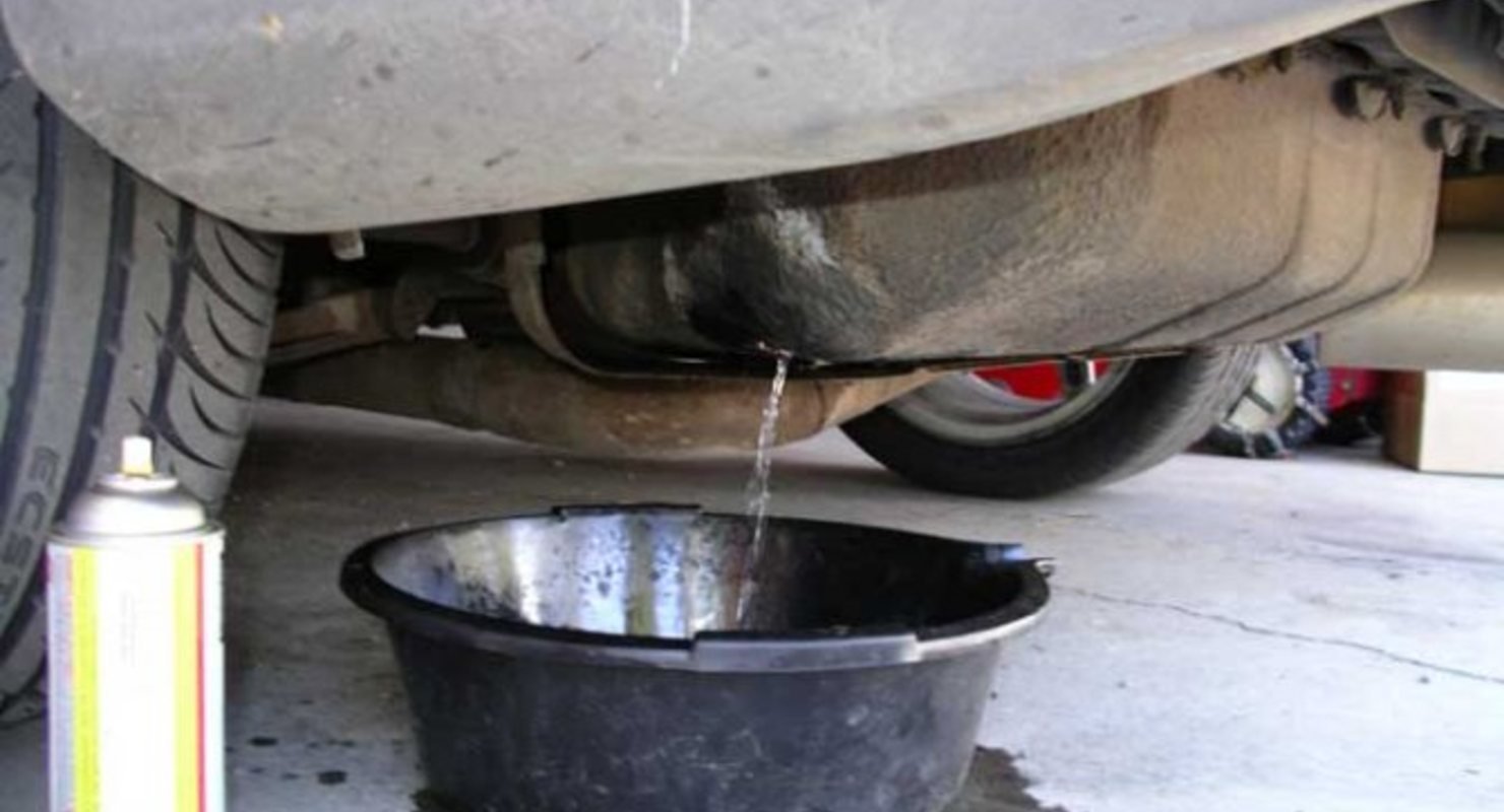 Как слить топливо из бака современного автомобиля