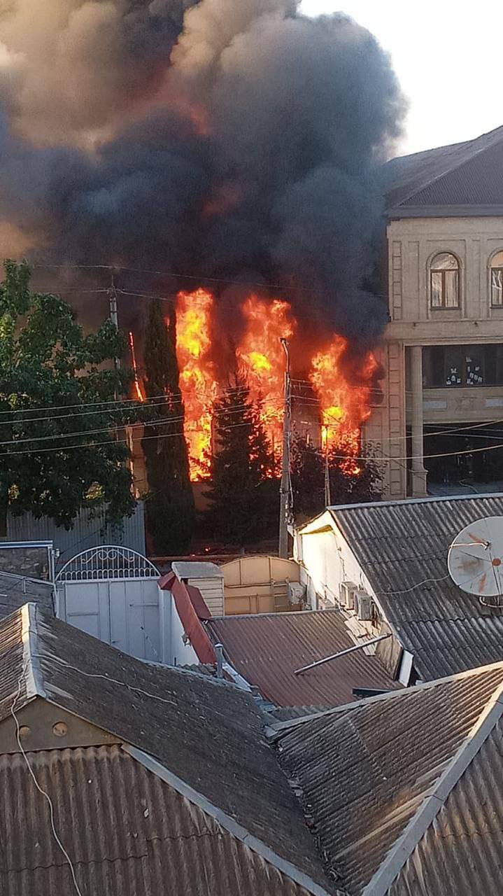 Появилось видео пожара синагоги во время теракта в Дербенте