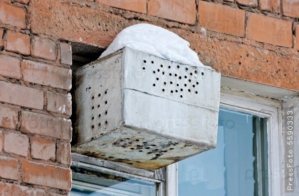 Фото: teron.ru Пример форточного холодильника.
