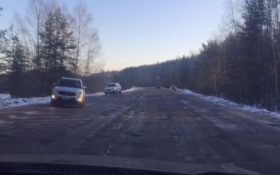 Водители пожаловались на разбитую дорогу в Клепиковском районе