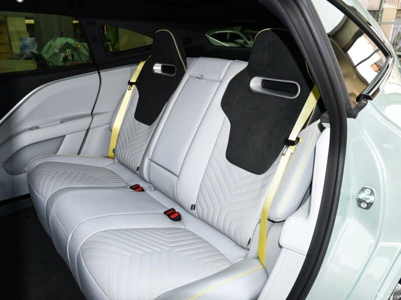 Avatr 11 одномоторная версия от Changan, Huawei, и CATL запущен в Китае