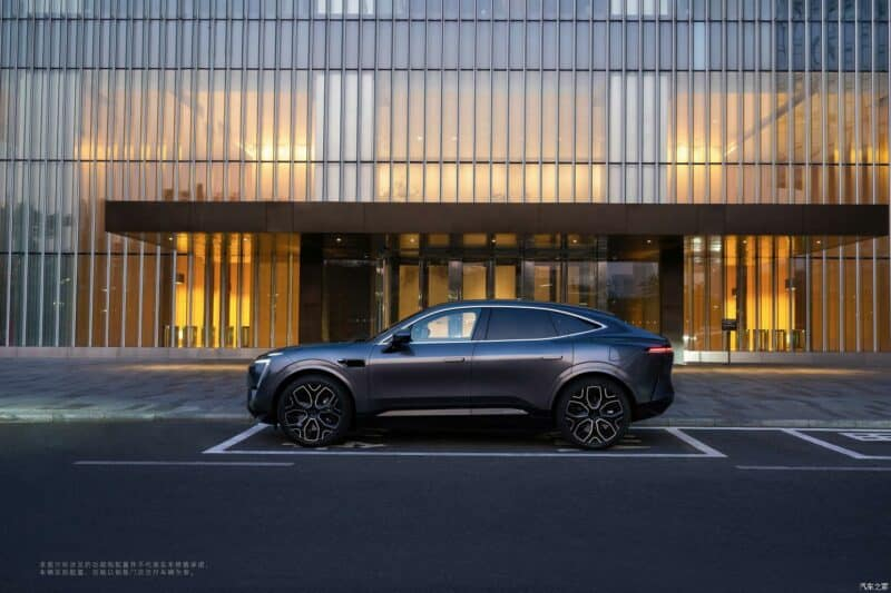 Avatr 11 одномоторных версий от Changan, Huawei и CATL запущены в Китае