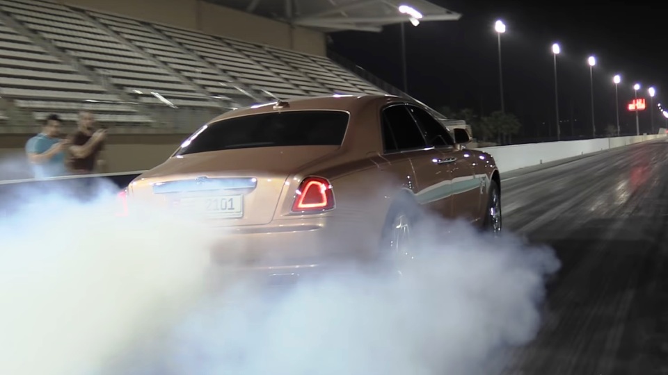 Rolls-Royce Ghost испытали на дрэговой прямой