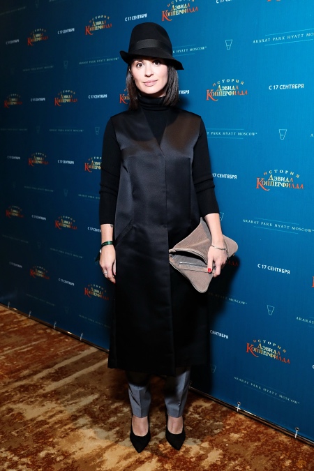 Влад Соколовский с девушкой Ангелиной, Ирина Апексимова с дочерью Дарьей Авратинской и другие на премьере в Москве Кино,Кино