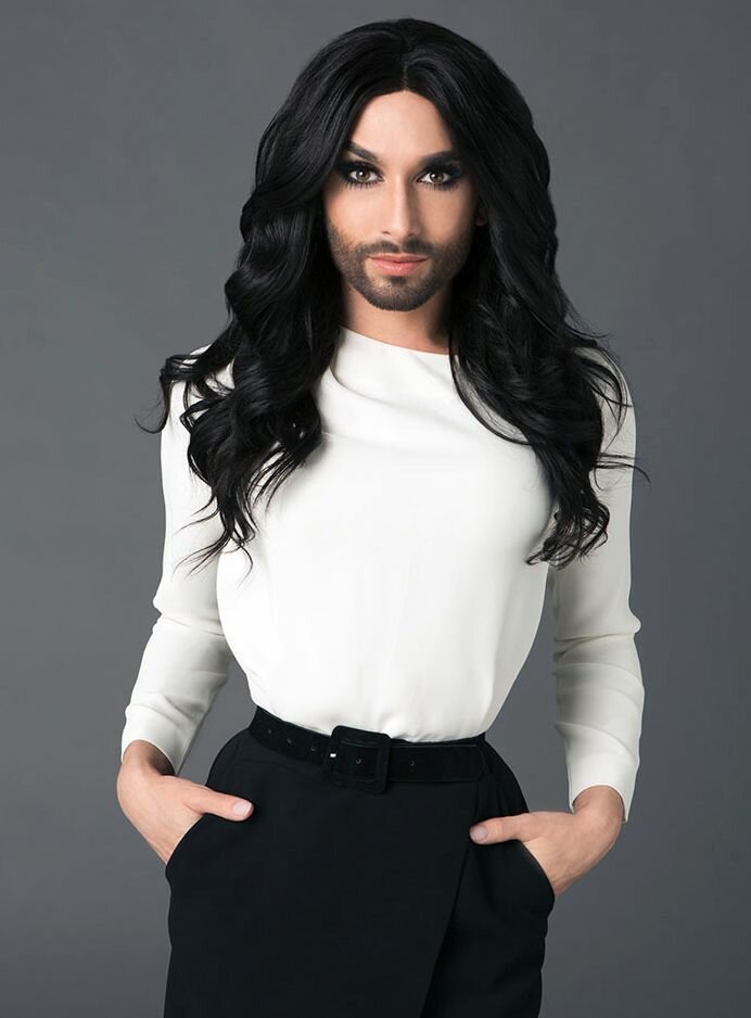 Вова? Нет - Conchita Wurst. Кстати, по-немецки Wurst значит "колбаса". Фото из открытых источников.