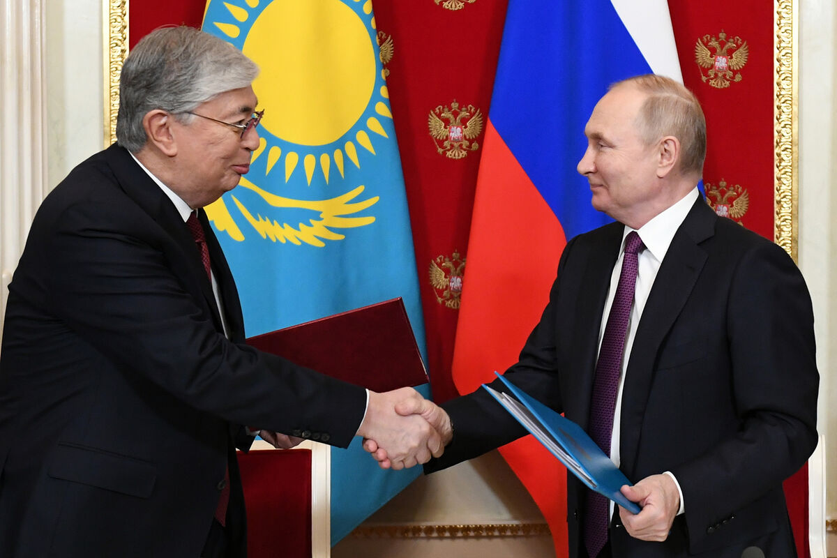 Токаев на саммите ЕАЭС поздравил Путина с вступлением в должность президента РФ