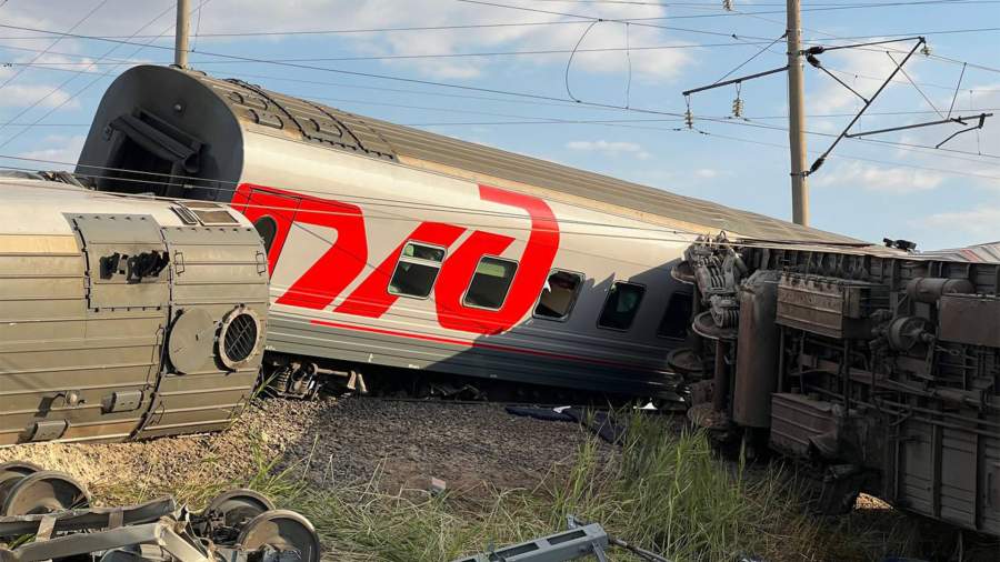 В Пермском крае поезд Уренгой – Москва столкнулся с грузовиком