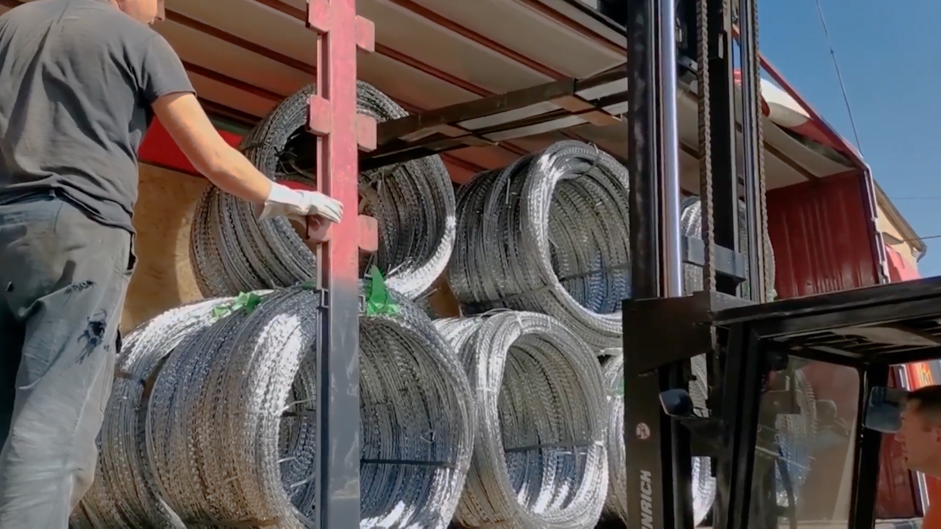 Украина направила в Литву более 38 тонн колючей проволоки