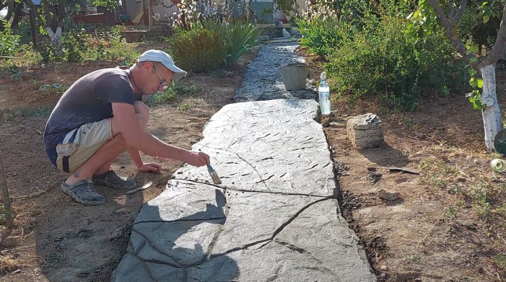 Как сделать декоративную садовую дорожку из бетона без опалубки
