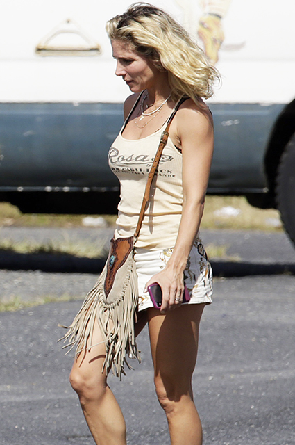 Крис Хемсворт и Эльза Патаки гуляют босиком в Байрон-Бее Крис Хемсворт и Эльза Патаки гуляют босиком в Байрон-Бее звездные пары