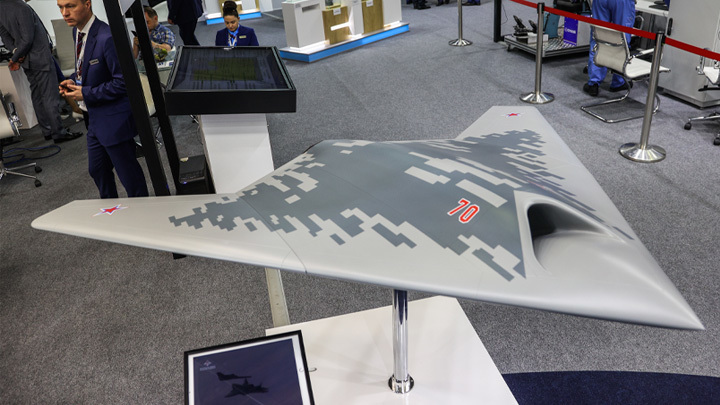 ТЕНЬ НАД УКРАИНОЙ: НОВЕЙШИЙ РУССКИЙ ТЯЖЁЛЫЙ БЕСПИЛОТНИК "ОХОТНИК" УНИЧТОЖИТ ВСЮ КИЕВСКУЮ ПВО