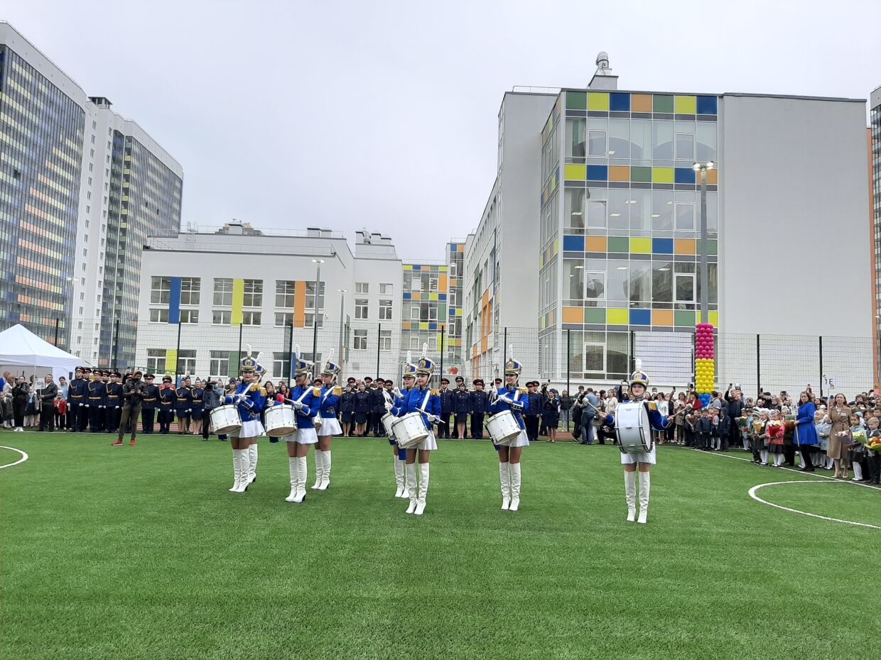 Беглов и Дрозденко провели открытый урок в новой муринской школе