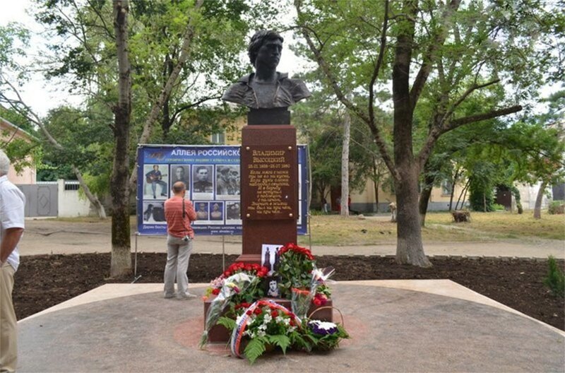 Памятник Владимиру Высоцкому в г. Симферополь бюсты, высоцкий, памятники