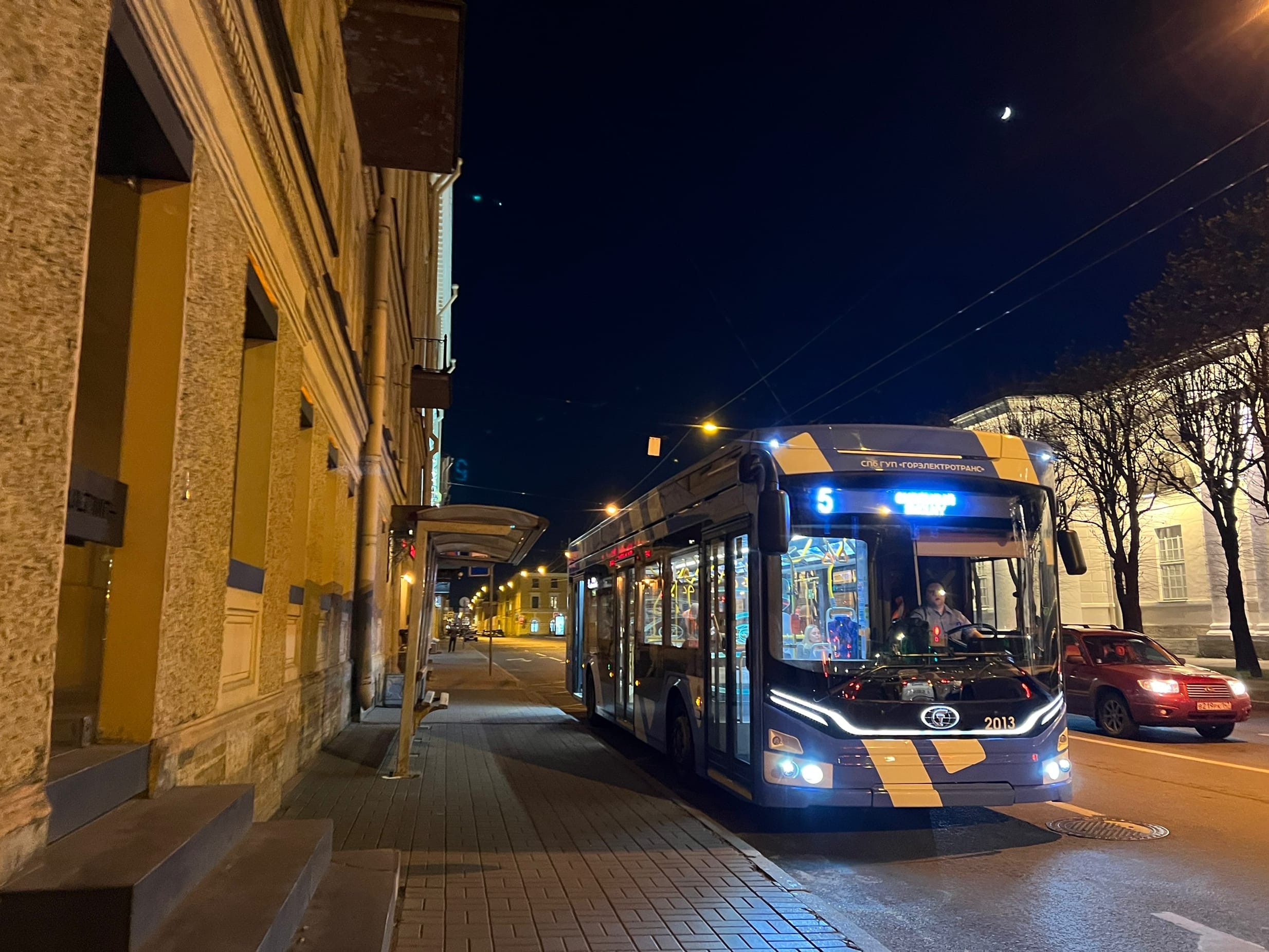 У храма в Ленобласти расстреляли автобус с пассажирами