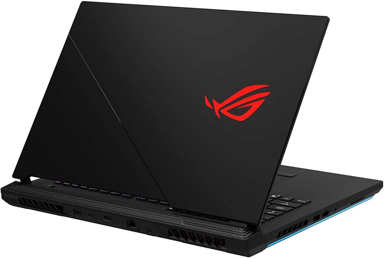 ASUS ROG Strix Scar 17 open lid