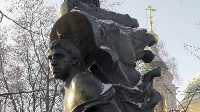 Памятник В.С. Высоцкому на Ваганьковском кладбище. Фото: Агентство "Москва"