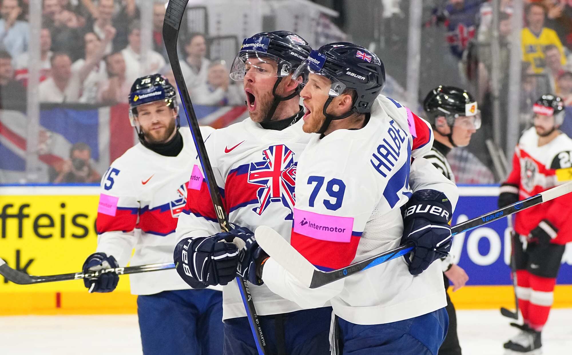 Первая победа британских хоккеистов на ЧМ свела в четвертьфинале сборные Швеции и Финляндии