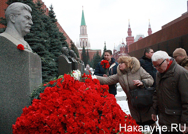 Гвоздики для сталина. Могила Сталина. Две гвоздики для товарища Сталина. 2 Гвоздики для товарища Сталина. 2 Гвоздики для товарища Сталина 2023.