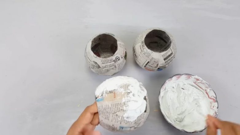 Оригинальные вазы из обыкновенной газеты и штукатурки ваза своими руками