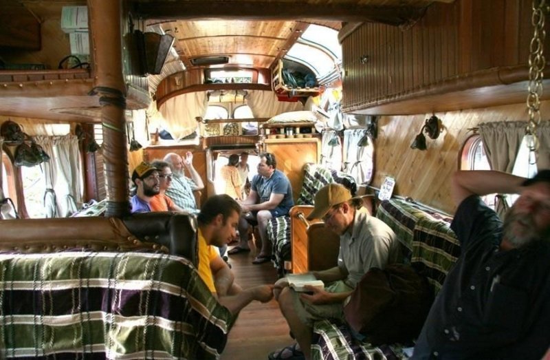 «Миротворец» - уникальный автобус, созданный руками энтузиастов 