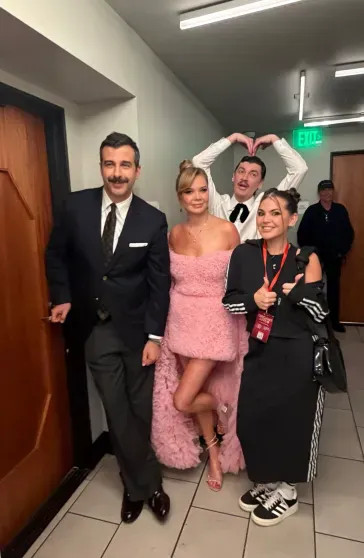 Надежда Оболенцева, Илья Лагутенко и Софья Таюрская посетили шоу 