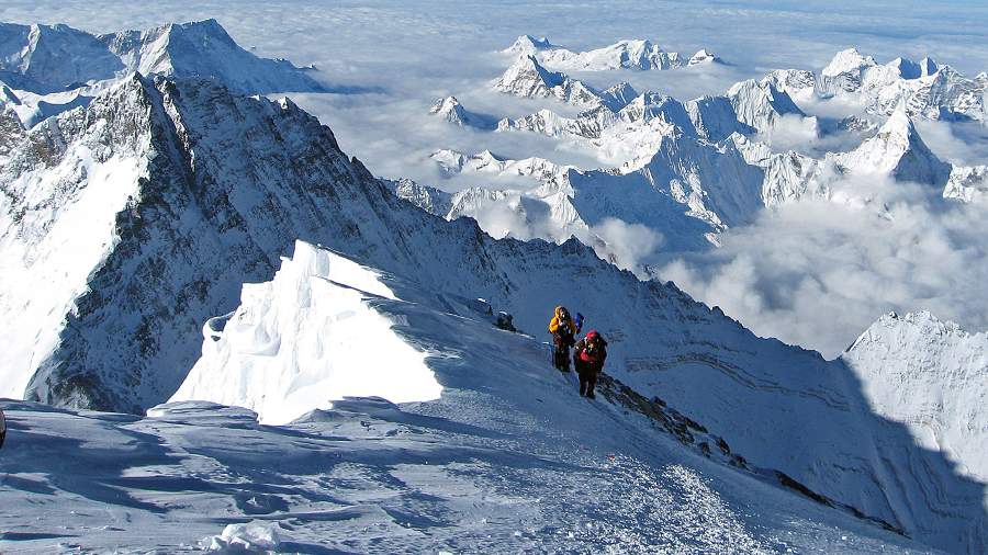 Суд в Непале постановил снизить количество разрешений на покорение Эвереста