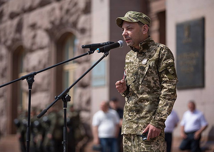 У Порошенко грозят выслать к Кадырову «правосека» за срыв гей-парада в Киеве