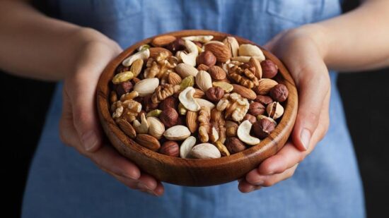 В Университете Коннектикута назвали орех, который защищает от опухолей в кишечнике