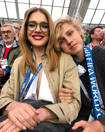 Сын Натальи Водяновой Лукас Портман показал редкое фото со своей девушкой в честь её дня рождения Лукас, Водянова, Портман, ПортманНаталья, вместе, Натальи, Водяновой, девушкойЛукас, Наталья, ПортманЛукас, соцсетях, модных, пятерых, брендов, подиум, выходил, матерью, глянца, снимался, казалось