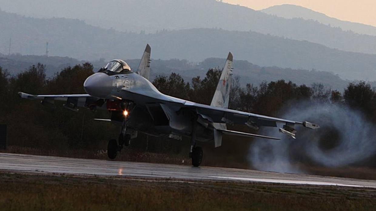Российские истребители Су-35С осуществляют перебазирование в Белоруссию