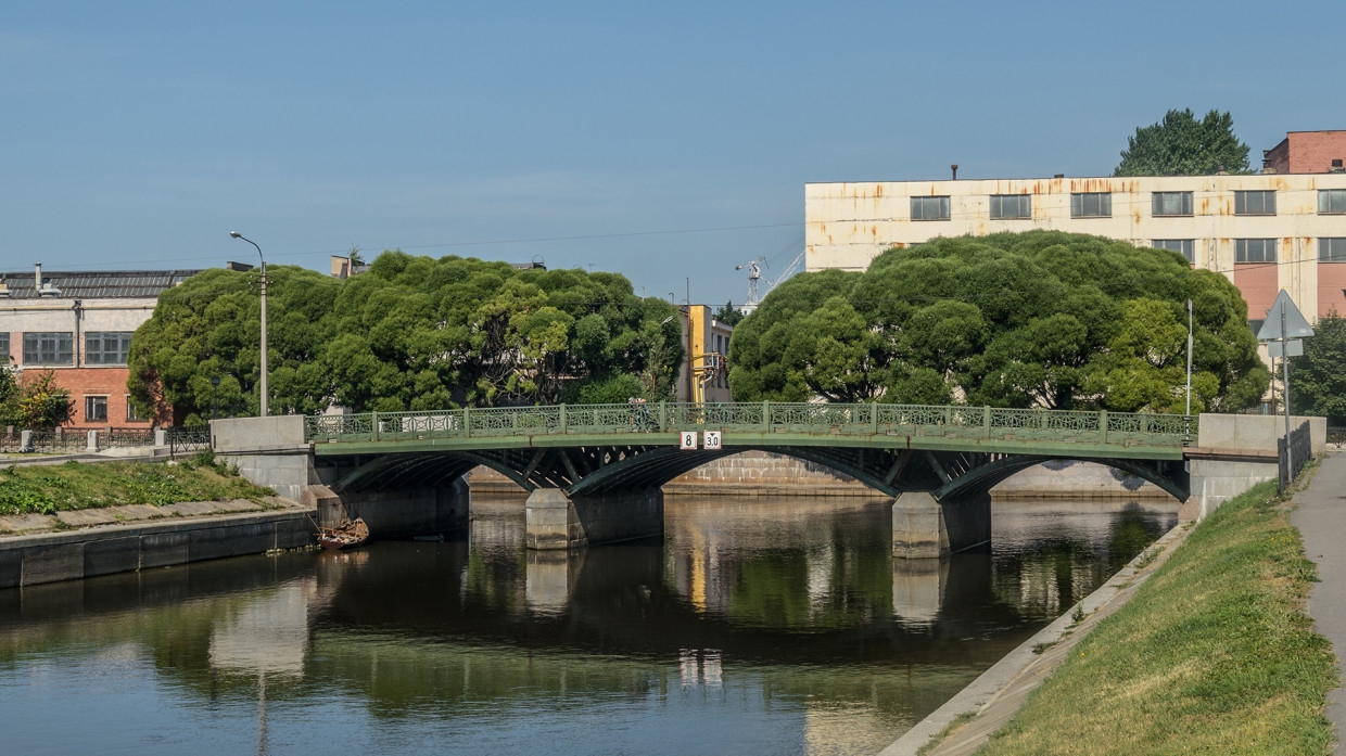 Голый мужчина хватал детей за половые органы во время купания в реке Пряжка