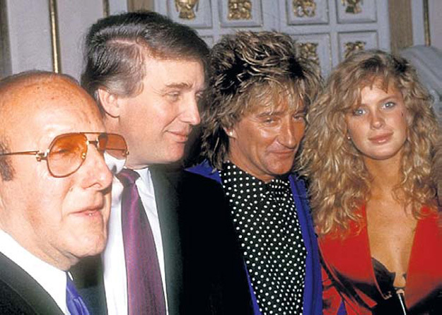В 1980 году состоялась встреча Рода с Дональдом ТРАМПОМ, после чего их почему-то стали называть друзьями (слева - продюсер Клайв ДЭВИС, справа - тогдашняя жена Рода, Рэйчел ХАНТЕР)