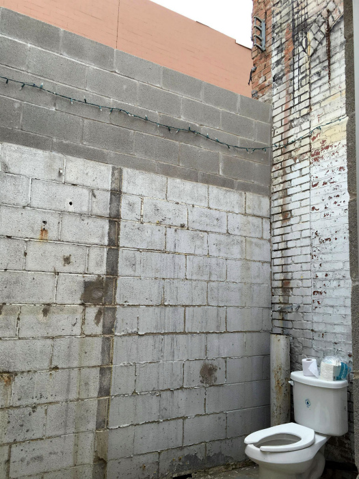 17 странных туалетных комнат, которые невозможно забыть, однако туда не захочется возвращаться 17 странных туалетных комнат, которые невозможно забыть, однако туда не захочется возвращаться дизайн