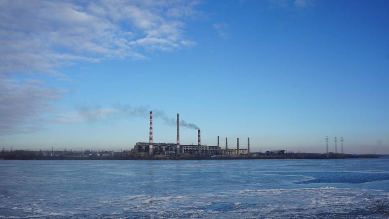 Политологи Карасев и Бредихин объяснили, почему на Украине встало большинство энергоблоков ТЭС