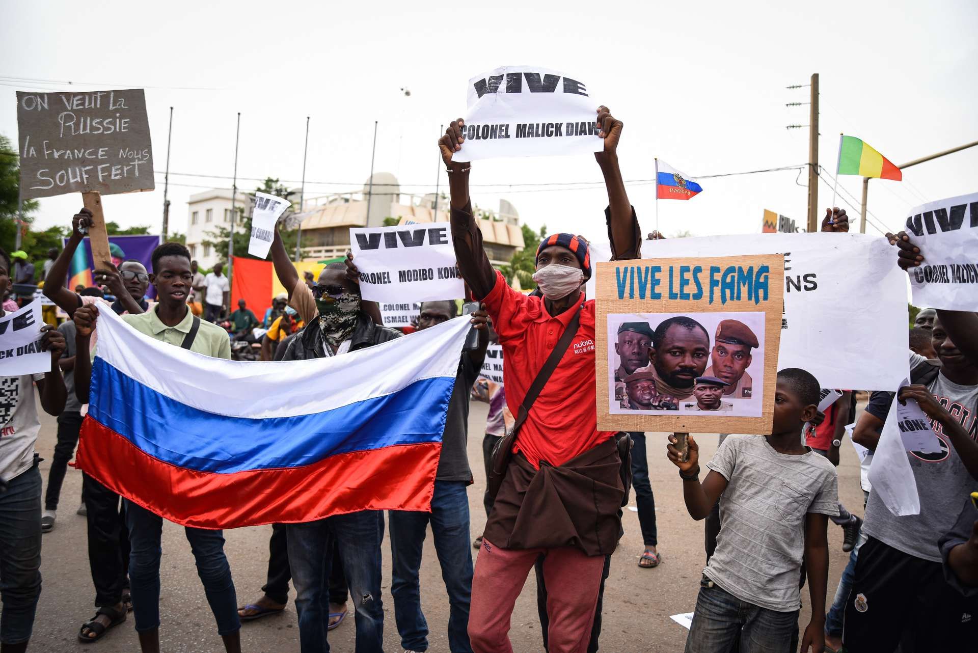 31 августа через. Мали российский флаг. Россия Африка. Африканцы за Россию. Африка за Россию.