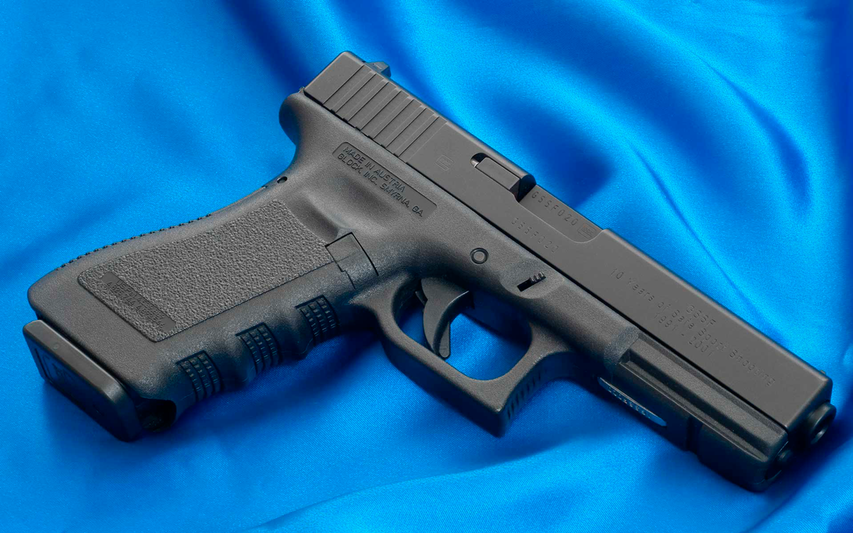 Сравнение характеристик ПМ и Glock 17. Так ли плох советский пистолет?