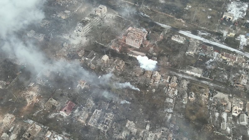 Артемовск: укронацисты похищают детей и планируют взрывы оставшихся зданий россия,украина