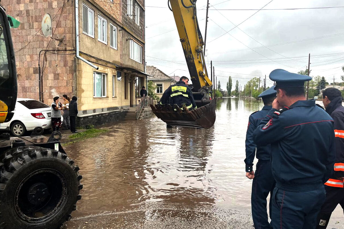 Наводнения привели к сбоям в работе интернета и телефонной связи в Армении