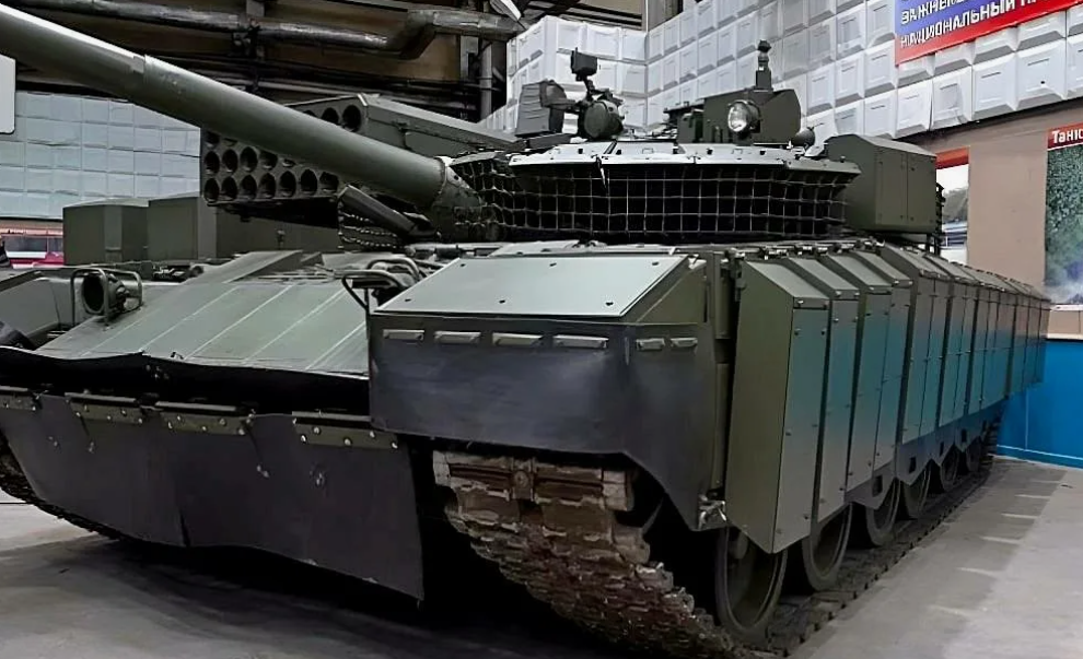 Во второй половине 2023 года стало известно, что выпуск танка Т-80 на Омском танковом заводе (Омсктрансмаш) может быть возобновлен.-3