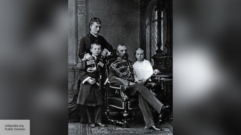 Александр II с семьей