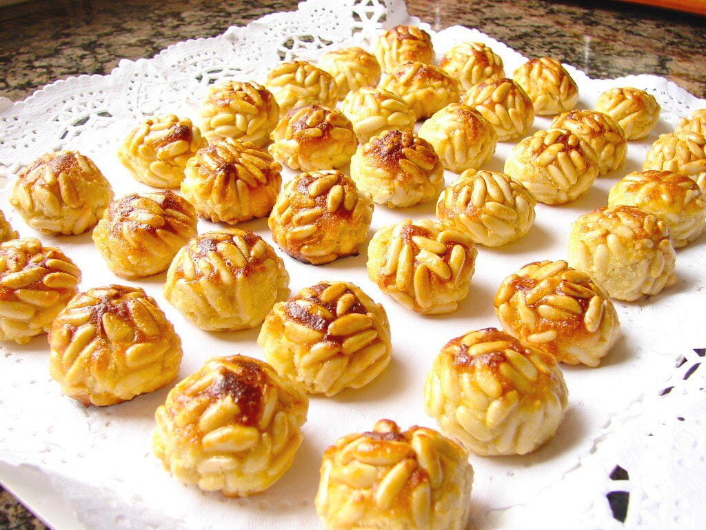 Панельетес – печенье из сладкого картофеля и миндаля, символ праздника La Castañada в Каталонии