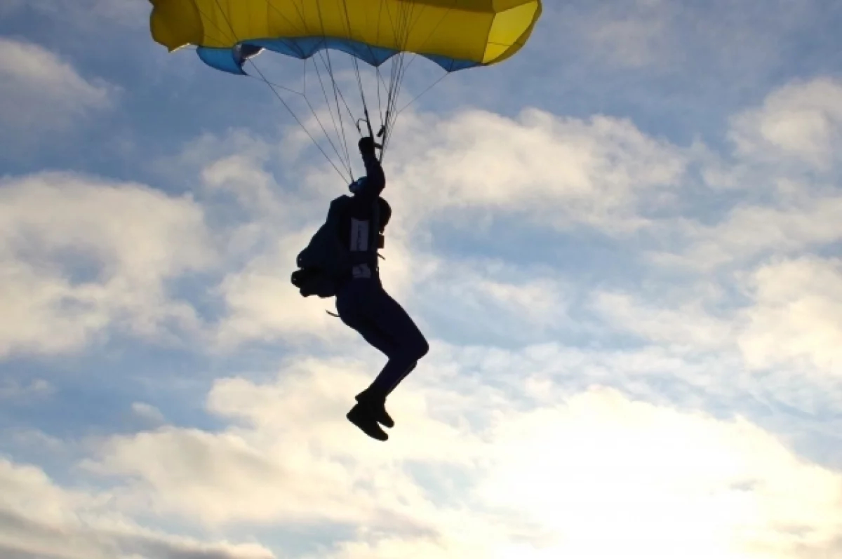 Россиянка выжила, упав с высоты 800 метров с нераскрывшимся парашютом