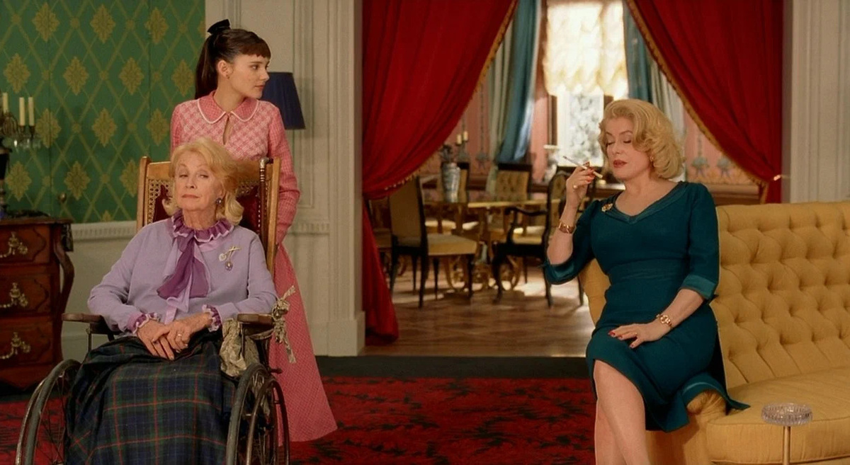 Кадр из фильма «Восемь женщин» (2002)