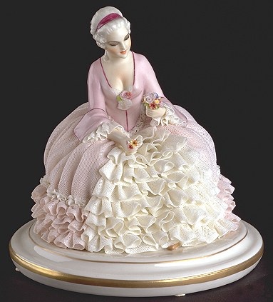 Мейсенский фарфор: тайна кружевных статуэток