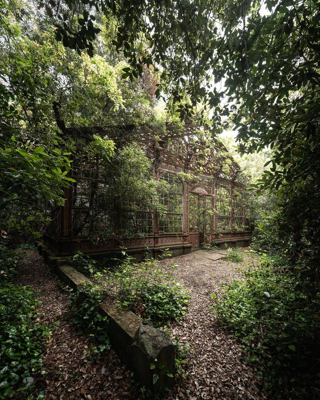 Атмосферные заброшенные места в разных уголках Европы 