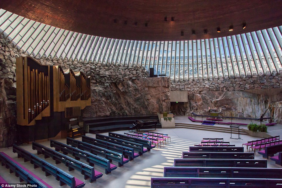 От подземных часовен до футуристических соборов: 15 самых необычных церквей мира